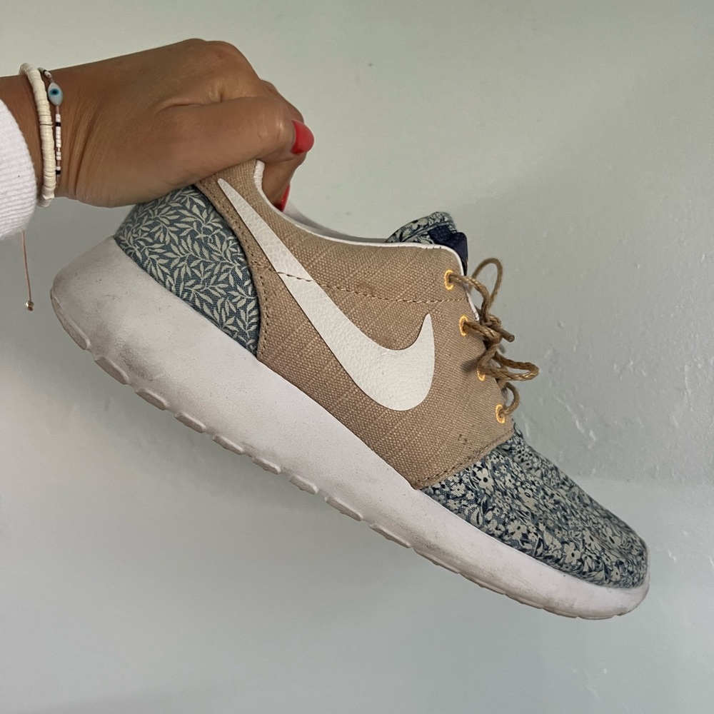 Rare Nike Roche, Hemp Laces Women 7.5